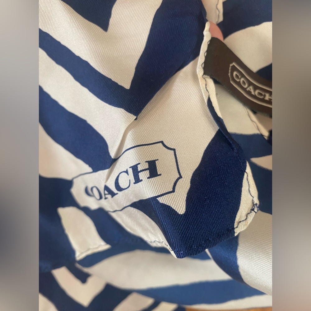 Coach silk scarf navy off white - Picture 4 of 4